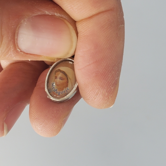 Medugorje Virgin Mary Pink Rhinestones Silvertone Bracelet - Picture 4 of 5